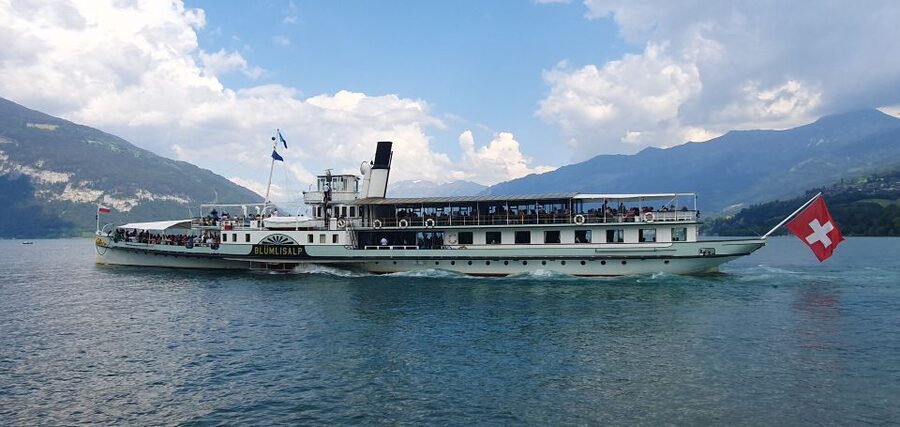 Interlaken: Lake Thun and Lake Brienz Boat Cruises Day Pass - Crossing Interlaken between the two lakes