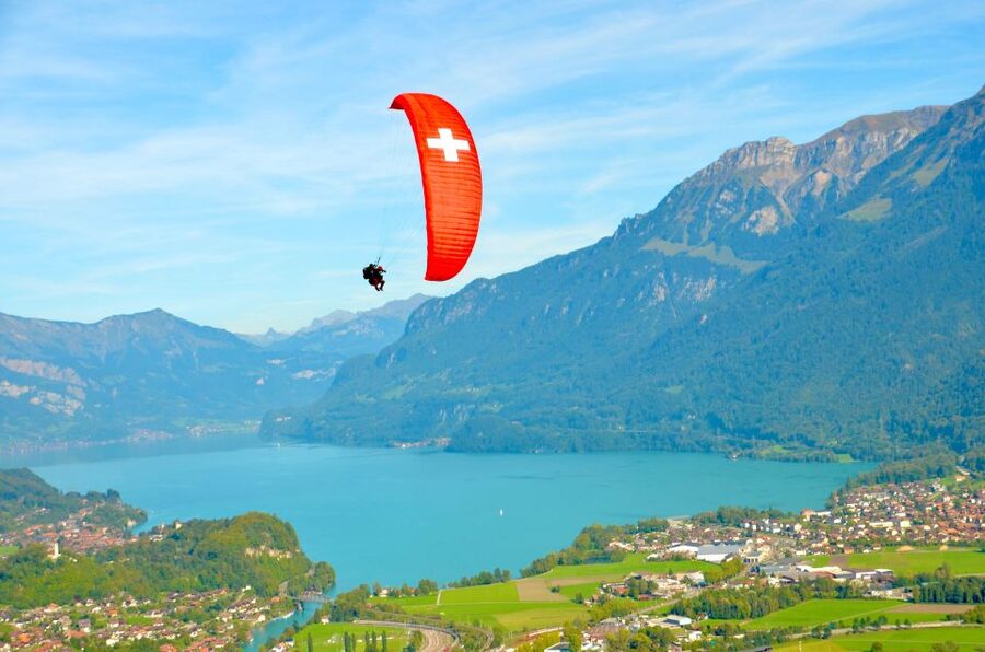 Interlaken: Paragliding Tandem High Flight - Two lakes, one town, and a famous mountain trio