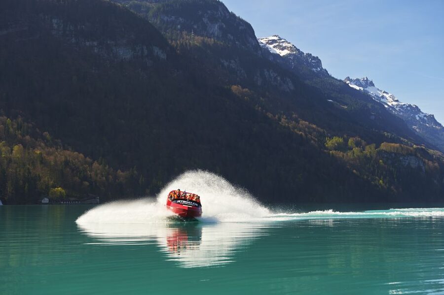 Interlaken: Scenic Jetboat Ride on Lake Brienz - When the captain turns the boat around