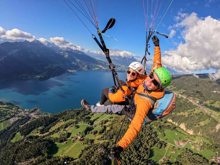 Interlaken: Tandem Paragliding Flight with Pilot - What the flight feels like above Lake Thun
