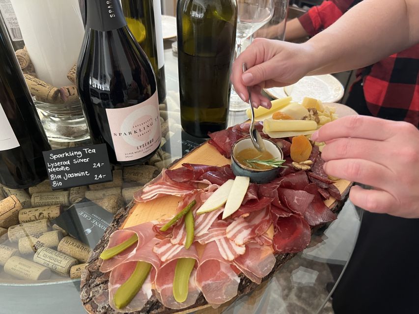 Lake Lucerne Region Wine Tasting - What the guide adds to the experience