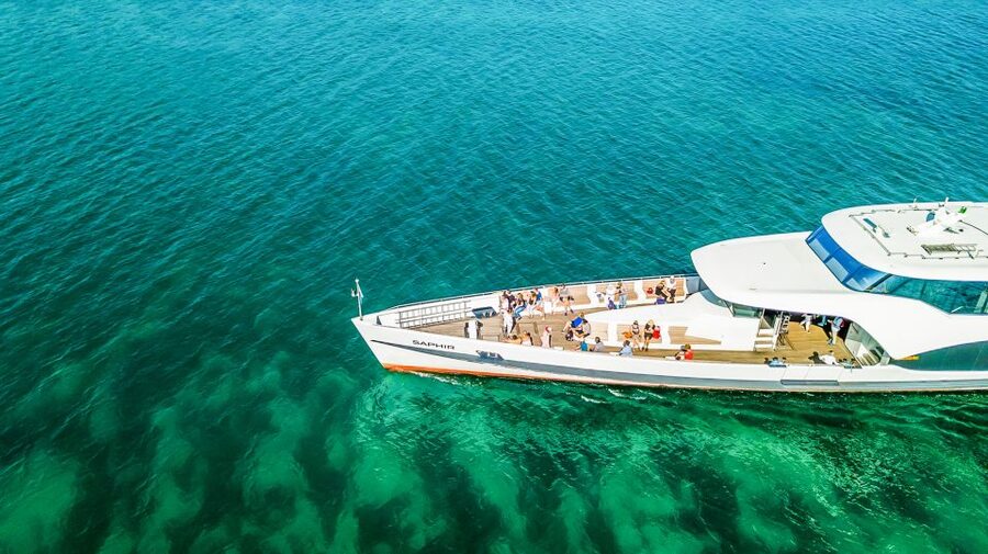 Lucerne: 1-Hour Cruise on Panoramic Yacht - Choosing the best place to sit on the yacht