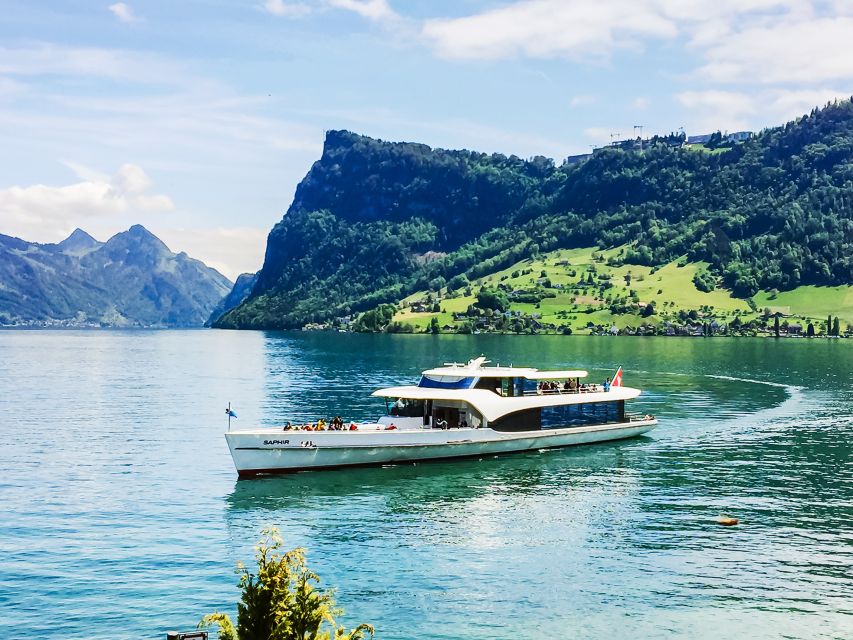 Lucerne: 1-Hour Cruise on Panoramic Yacht - Using the audio guide without missing the scenery