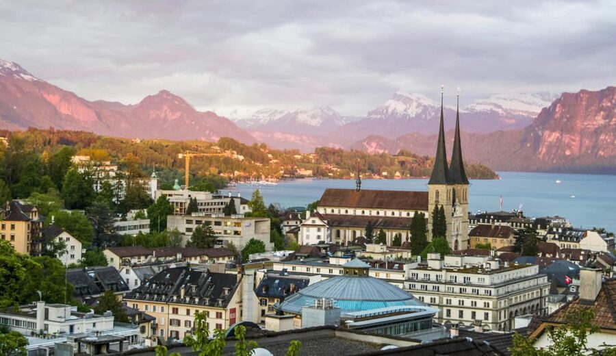 Lucerne: 3-Hour Walking Tour with a Local Guide - What the local guide adds to three hours