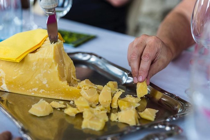 Lucerne CH Experience: Cheese, Chocolate, Chapel Bridge & Château - Add the one-hour Lake Lucerne cruise