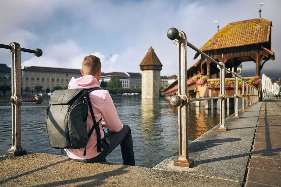 Lucerne: Express Walk with a Local in 60 minutes - Starting beside the lake at Torbogen Luzern