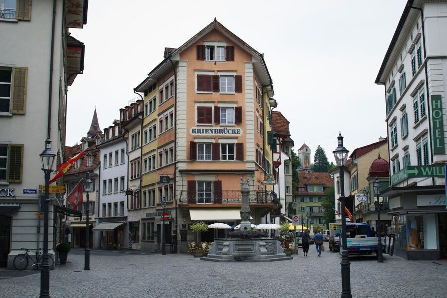 Lucerne: Express Walk with a Local in 60 minutes - Mühlenplatz, one of the useful old-town pauses