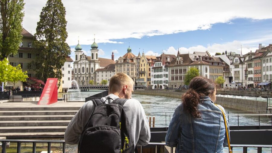 Lucerne: Express Walk with a Local in 60 minutes - The town hall clock and Lucerne’s everyday rhythm