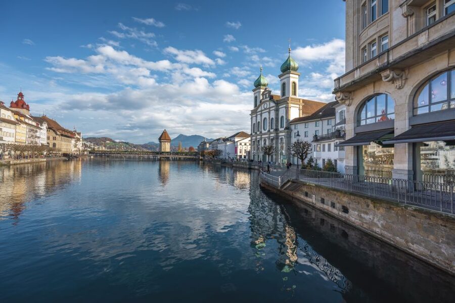 Lucerne: Express Walk with a Local in 60 minutes - Chapel Bridge, Lucerne’s essential sight