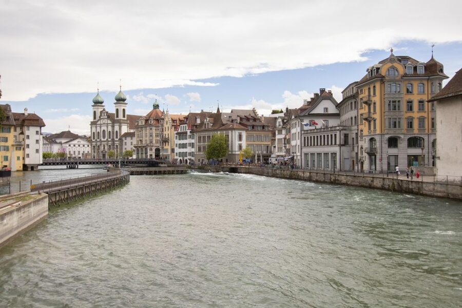 Lucerne: Express Walk with a Local in 60 minutes - Finishing at Hofkirche St. Leodegar