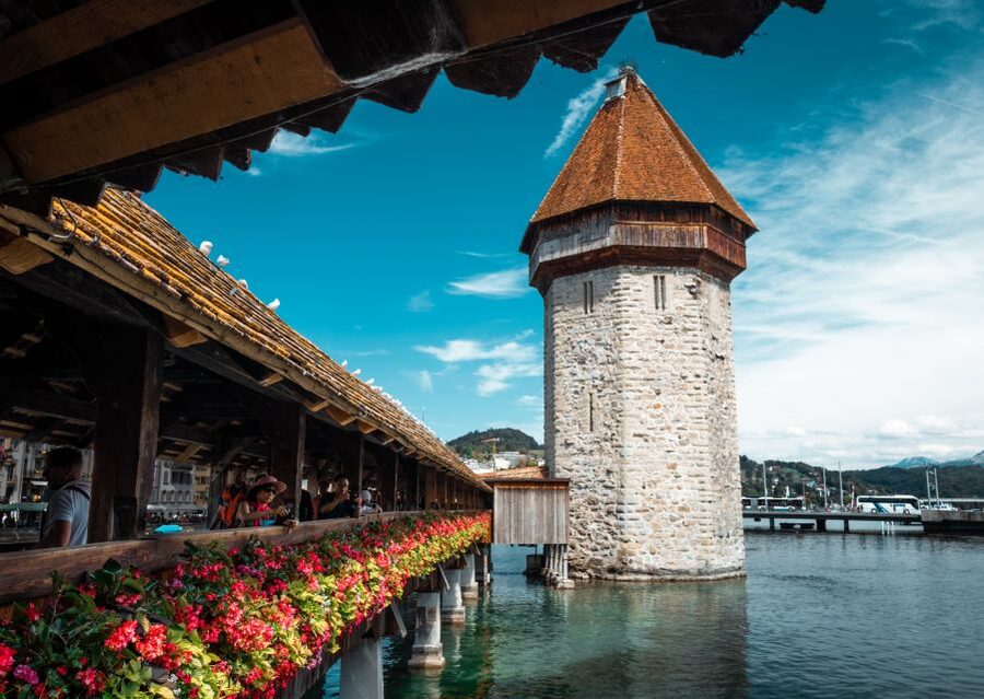 Lucerne: Express Walk with a Local in 60 minutes - Spreuer Bridge and the Reuss River