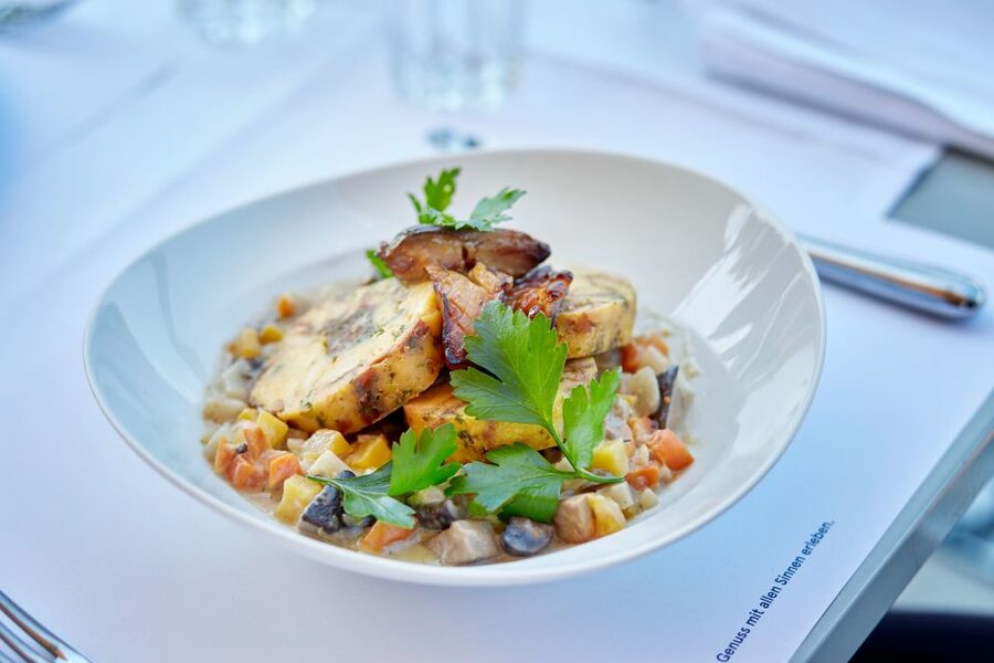 Lucerne: Lake Lucerne 1st Class Cruise with Gourmet Lunch - Who will enjoy this cruise most