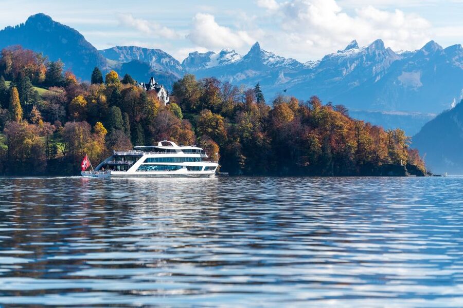 Lucerne: Lake Lucerne 1st Class Cruise with Gourmet Lunch - What the first-class booking actually gives you