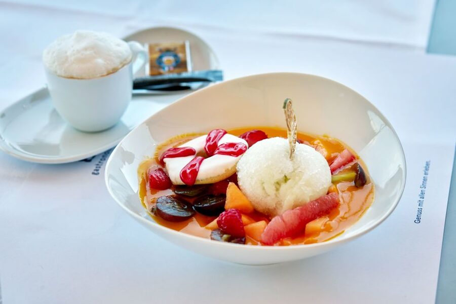 Lucerne: Lake Lucerne 1st Class Cruise with Gourmet Lunch - The route toward Küssnacht am Rigi