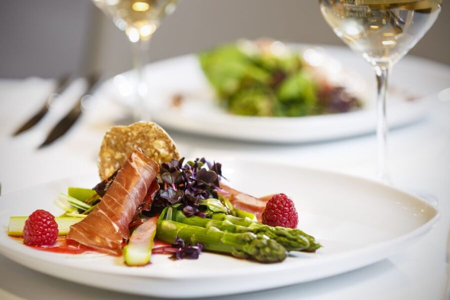 Lucerne: Lake Lucerne 1st Class Cruise with Gourmet Lunch - The winter route toward Vitznau