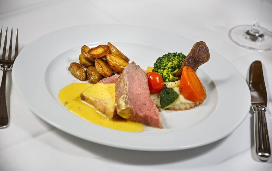 Lucerne: Lake Lucerne 1st Class Cruise with Gourmet Lunch - The three-course lunch and included drinks
