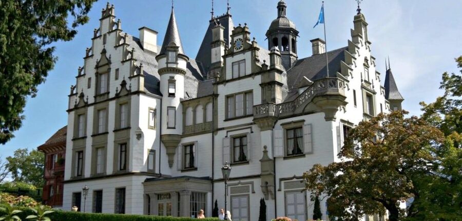 Lucerne Lakeside and Villas Private Walking Tour - Returning to Lucerne by public bus