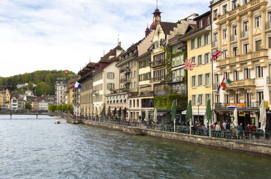 Lucerne: Private Exclusive History Tour with a Local Expert - Starting beneath Torbogen Luzern