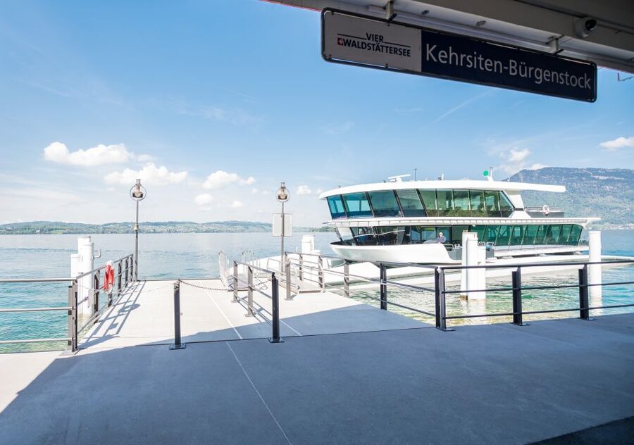 Lucerne: Round-Trip Catamaran Cruise on Lake Lucerne - The best seats for photos and fresh air