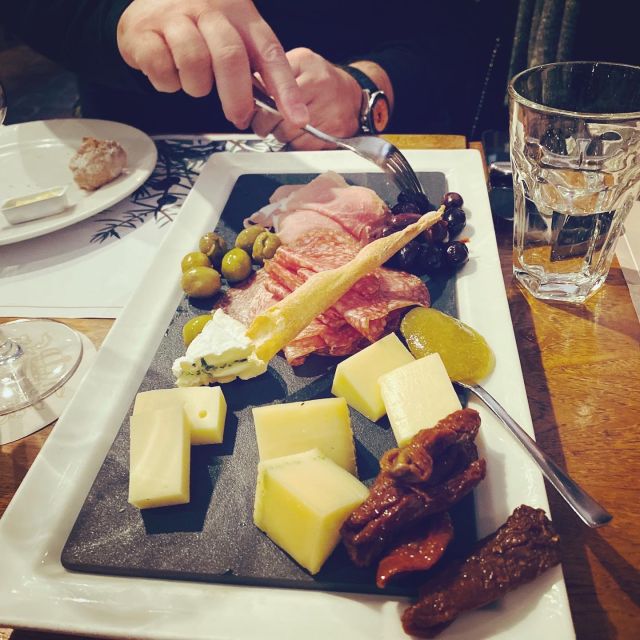 Lucerne: Swiss Zvieri Traditional Tasting Experience - Chocolate, cheese, and pastries
