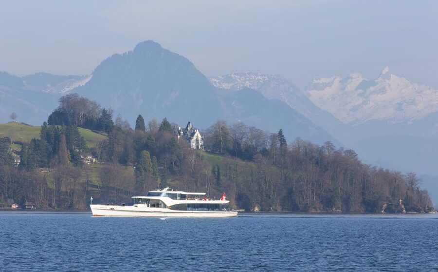 Lucerne: Walking and Boat Tour with Cheese & Wine Tasting - Swiss cheese and wine as the finish