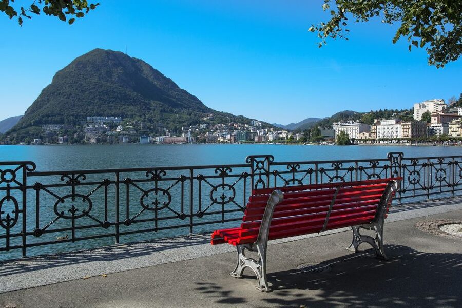 Lugano: Express Walk with a Local in 60 minutes - Via Nassa and the feel of central Lugano