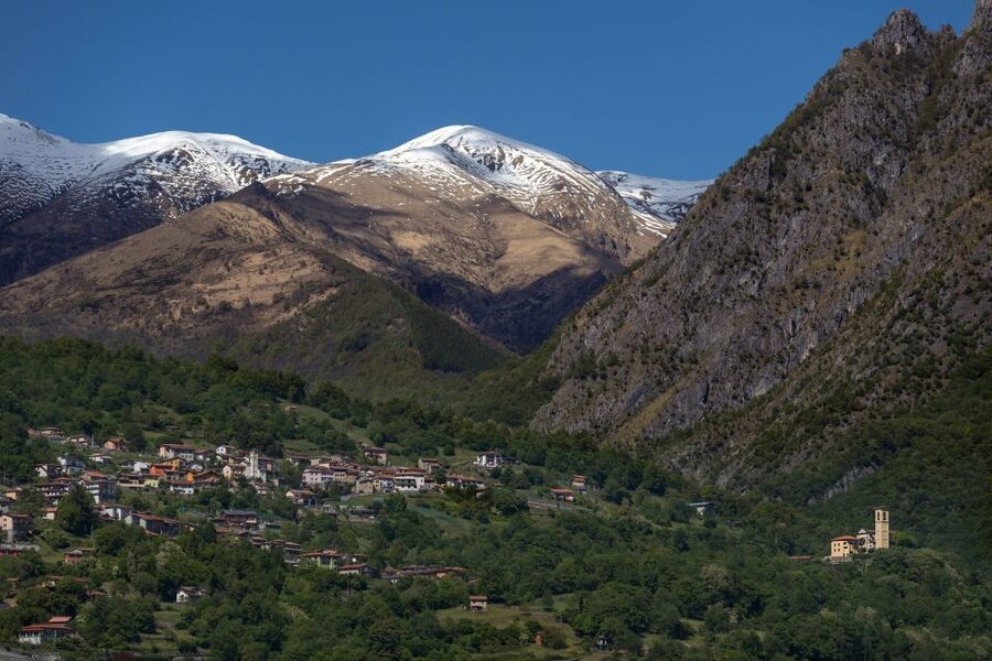 Lugano: Express Walk with a Local in 60 minutes - The Cathedral of Saint Lawrence and the limits of a quick visit