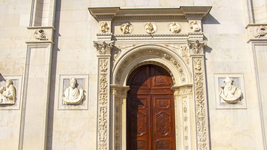 Lugano’s Art and Culture revealed by a Local - Starting outside Hotel Pestalozzi