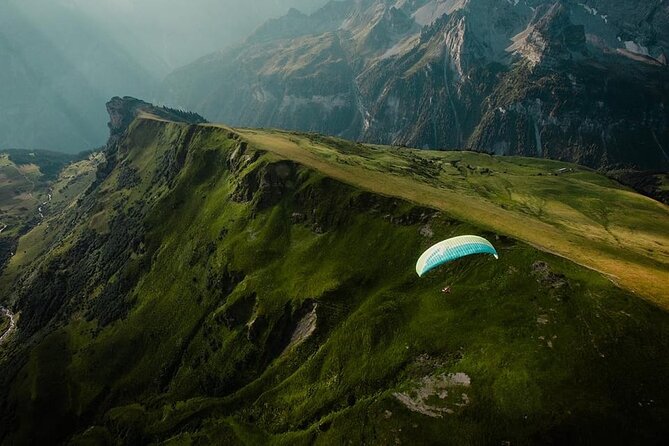Mürren Lauterbrunnen: Paragliding Panorama Tandem Flights - Lauterbrunnen Before the Stechelberg Landing