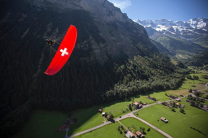 Mürren: Paragliding over the Lauterbrunnen Valley - Meeting in Mürren and reaching the launch field