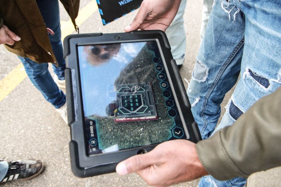 Outdoor Escape Game with Augmented Reality trough Zurich - Sightseeing with a little less sightseeing time