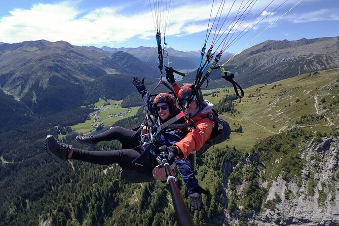 Paragliding Davos Early Bird (Video & Photos Included) - Meeting in Davos and getting ready to fly