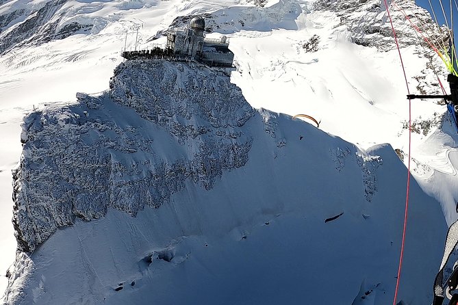 Paragliding Tandem in Switzerland - Landing and returning to Brunni-Bahnen