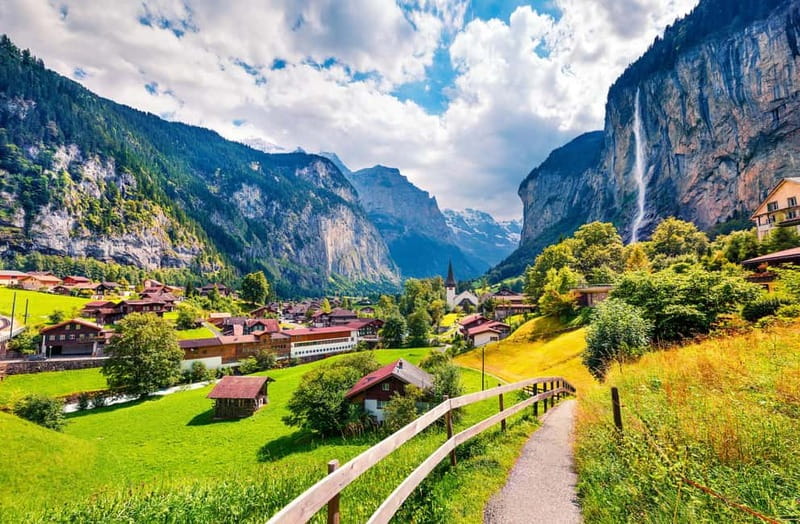 Private all day driver: Interlaken>Lauterbrunnen,Grindelwald - Leaving Interlaken for the Lauterbrunnen Valley