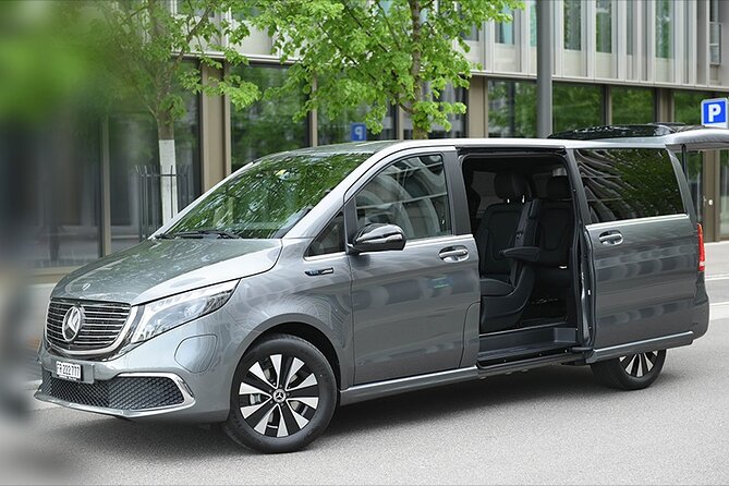 Private Arrival Transfer: from Zurich Airport to Zurich City - A calm first step after Zurich Airport