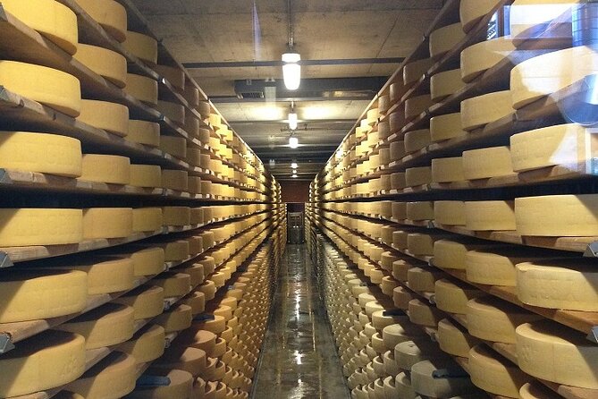 Private Gruyères Tour Including Cheese and Chocolate Factory Visit from Montreux - Maison Cailler in Broc: a polished chocolate finish