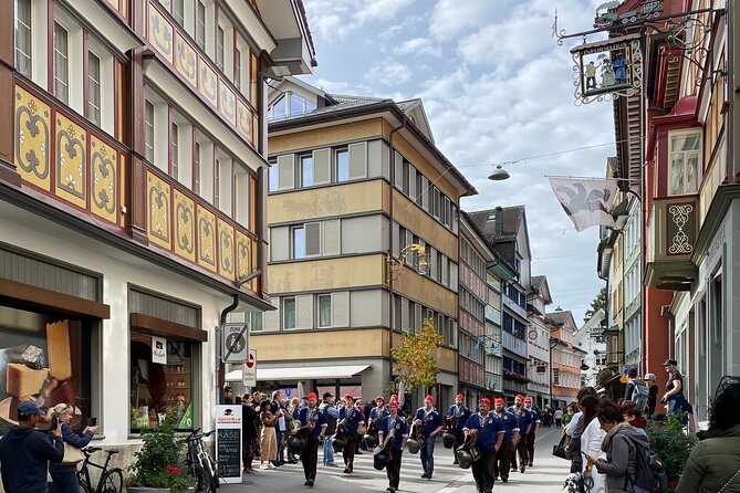 Private Guided Swiss Alps Day Trip from Zurich with Hotel Pick-Up - What the private guide adds