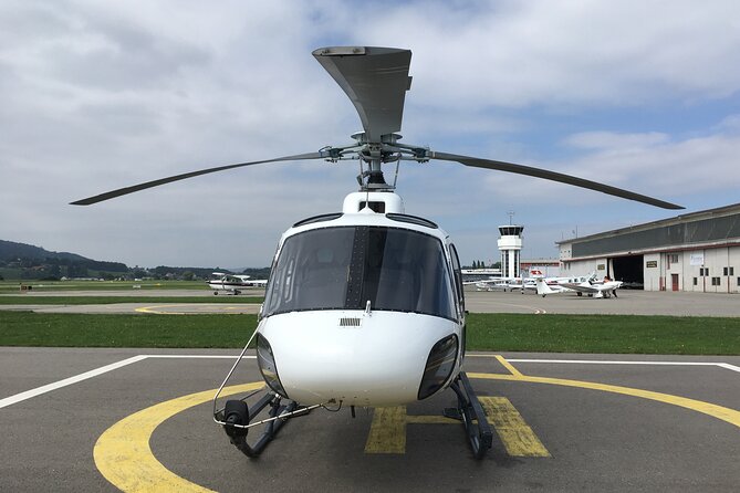 Private helicopter flight to Stockhorn mountain, with view to the Swiss Alps - A short flight with a full Swiss view