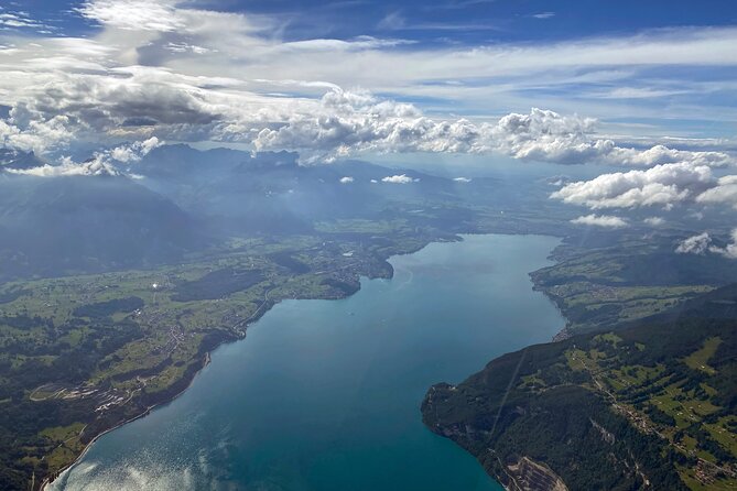 Private helicopter flight to Stockhorn mountain, with view to the Swiss Alps - What the private format means for your group