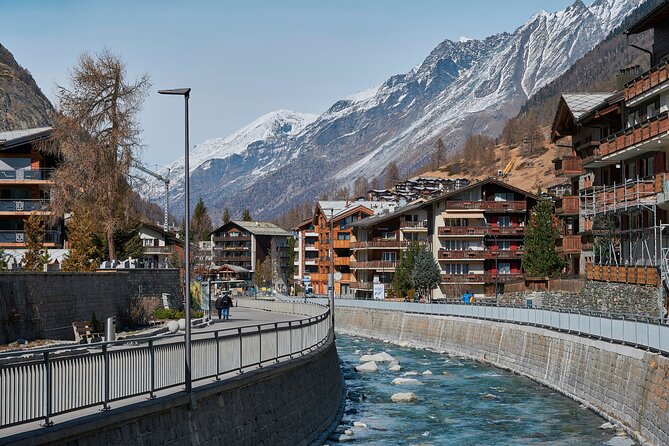 Private Mystic Zermatt Tour: Peaks, History & Culture - A quiet pause at the Mountaineers’ Cemetery