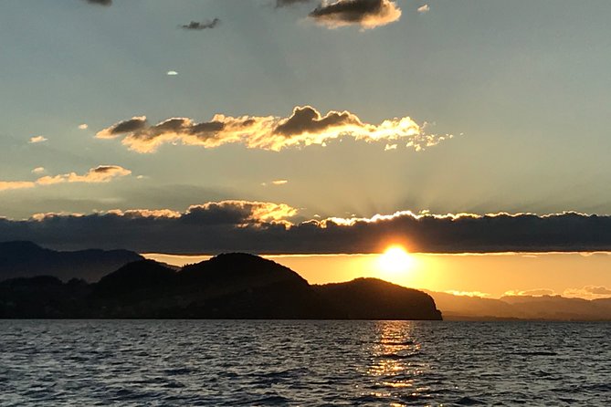 Private Sightseeing Boat Trip on Lake Thun, Interlaken - Merligen and the search for a sunset spot