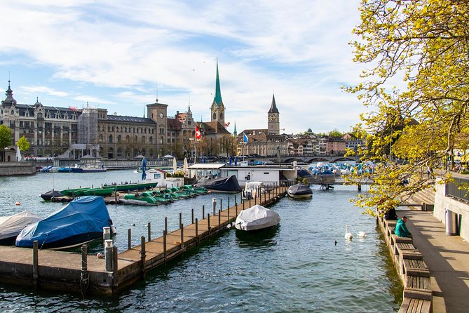 Private Tour of Zurich in 60 minutes with a Local - Münsterbrücke and the flow of daily Zurich