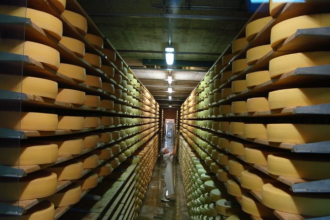 Private Tour to Gruyères, Chocolate & Cheese Factory from Geneva - A full Swiss day from Geneva to Gruyères