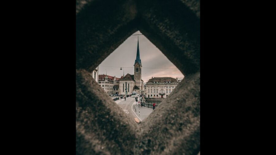 Secret Doors of Zurich Discovery Walk - Zurich’s past begins behind an ordinary door
