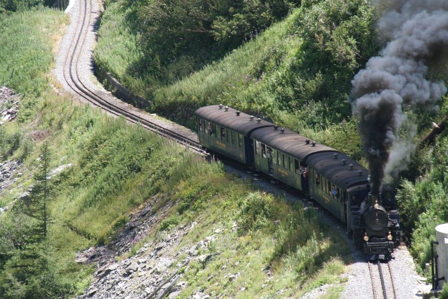 Switzerland: Private Day Tour by car with unlimited km - Why a private car changes a Swiss day