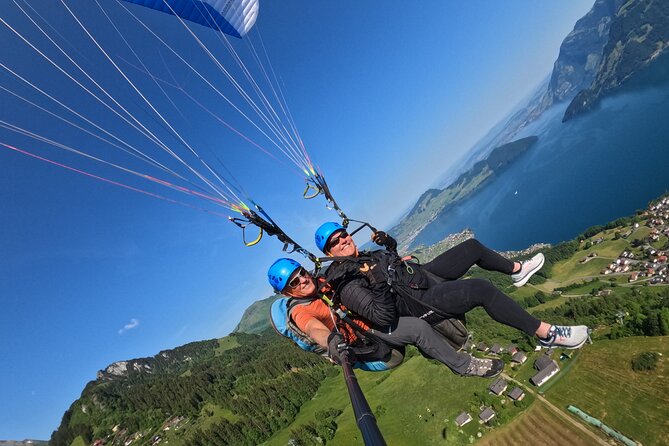 Tandem Paragliding Flight in the Lucerne Region - Landing is part of the fun