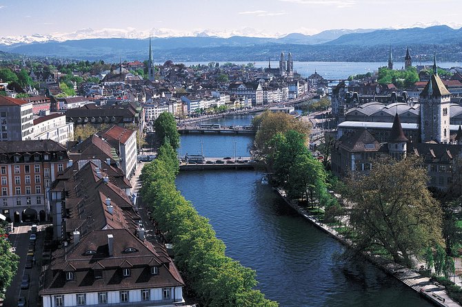 The Great Tour of Zurich by Bus and Boat - Pace, guide style, and practical comfort