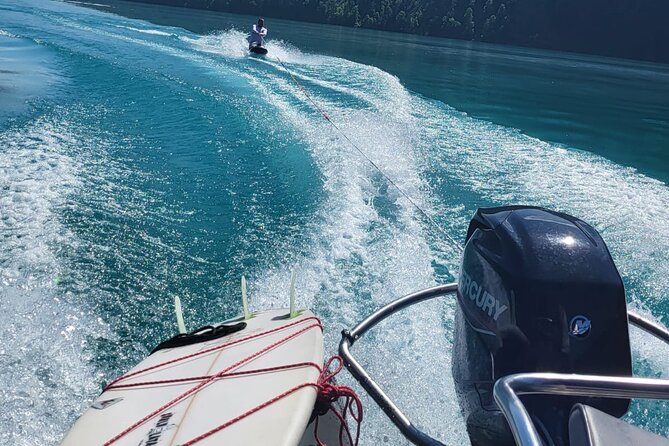 Wakeboarding Lake Zurich - afternoon ! - The skipper, safety gear, and boat setup