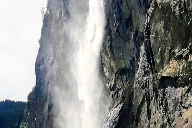 Waterfall Lauterbrunnen CLOY Pier Iseltwald Interlaken Private - A second Lauterbrunnen viewpoint and the road to Stechelberg