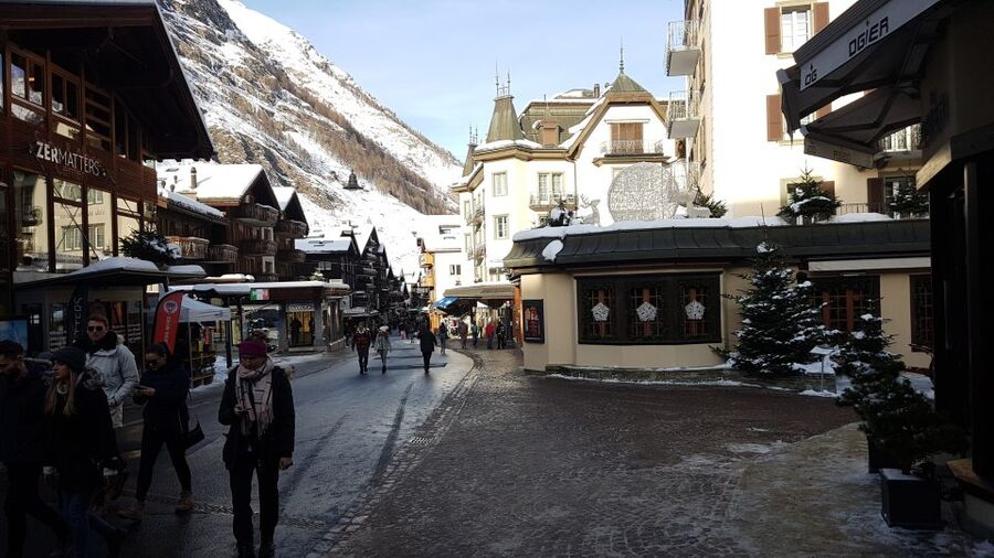 Zermatt: Village Walk and Mt. Gornergrat Private Tour - What a private guide adds to the day